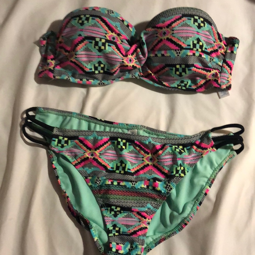 Colorful strapless bikini